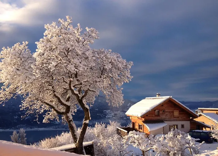 Chalet Bioclimatique Avec Vue Sur Le Lac De Serre Poncon